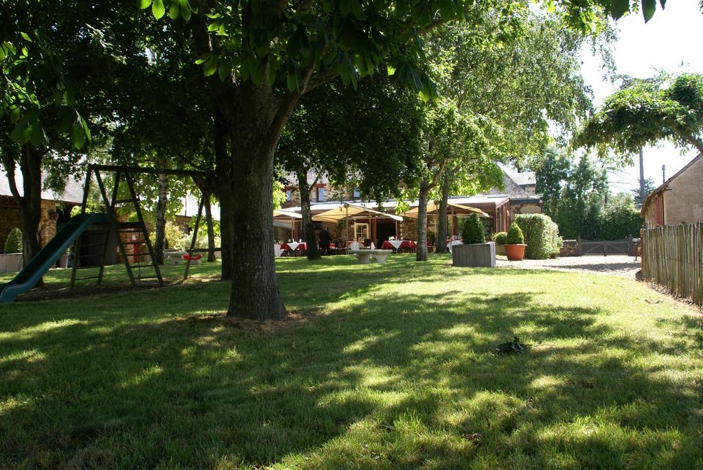 Chenillé-Changé Les Roulottes & Cottages Du Moulin מראה חיצוני תמונה